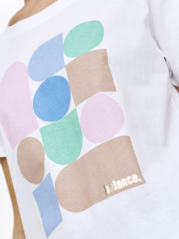 Top z geometryczną grafiką 