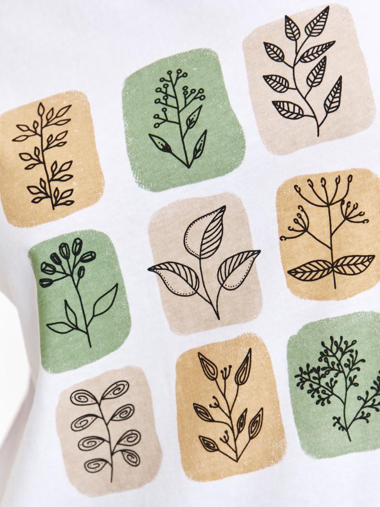 Biały t-shirt z botanicznym nadrukiem 