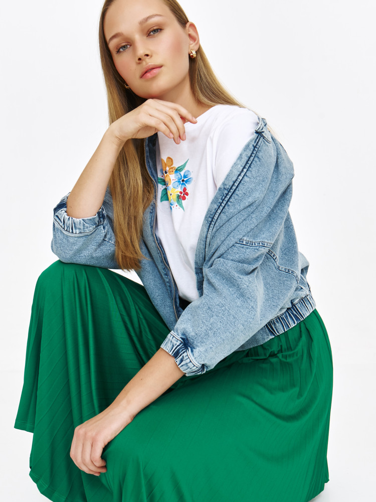 Biały podkoszulek z kwiatowym motywem 