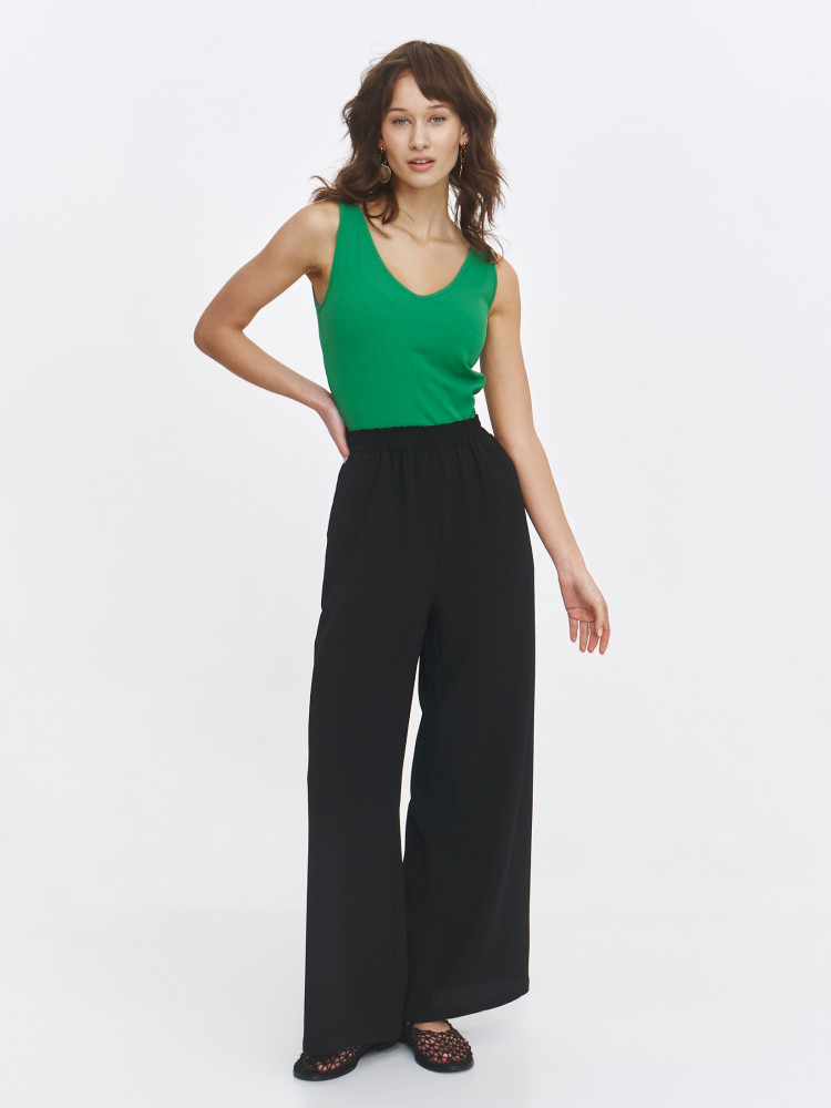 Zielony top z dekoltem w serek