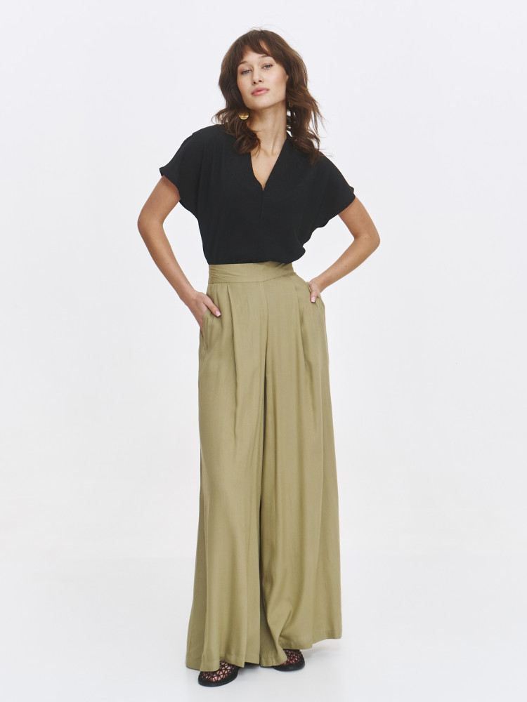 Casualowy top z dekoltem v-neck 