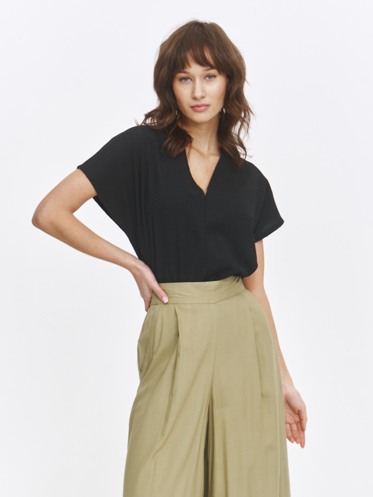 Casualowy top z dekoltem v-neck 