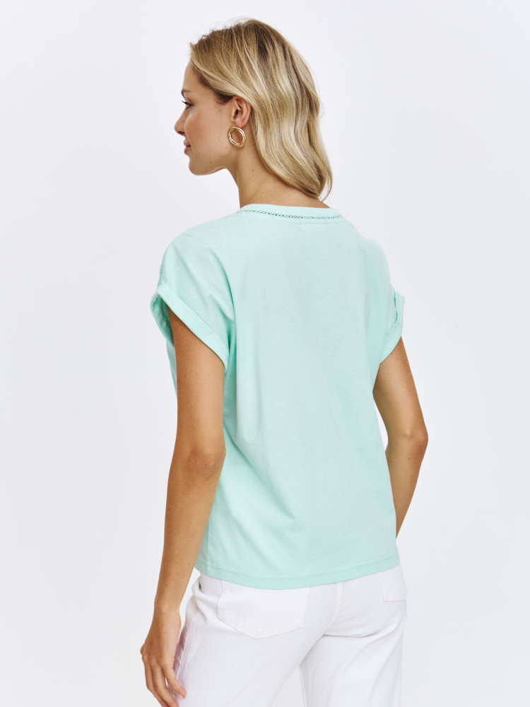 Miętowy t-shirt z dekoltem v-neck 