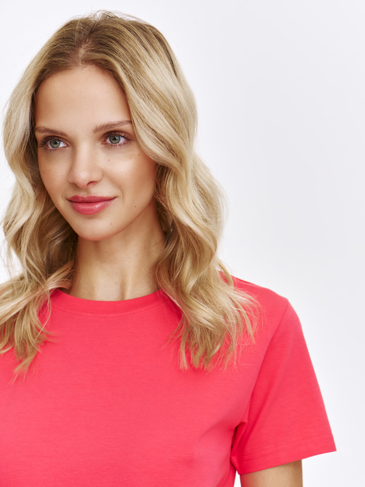 Czerwony t-shirt z krótkim rękawem 