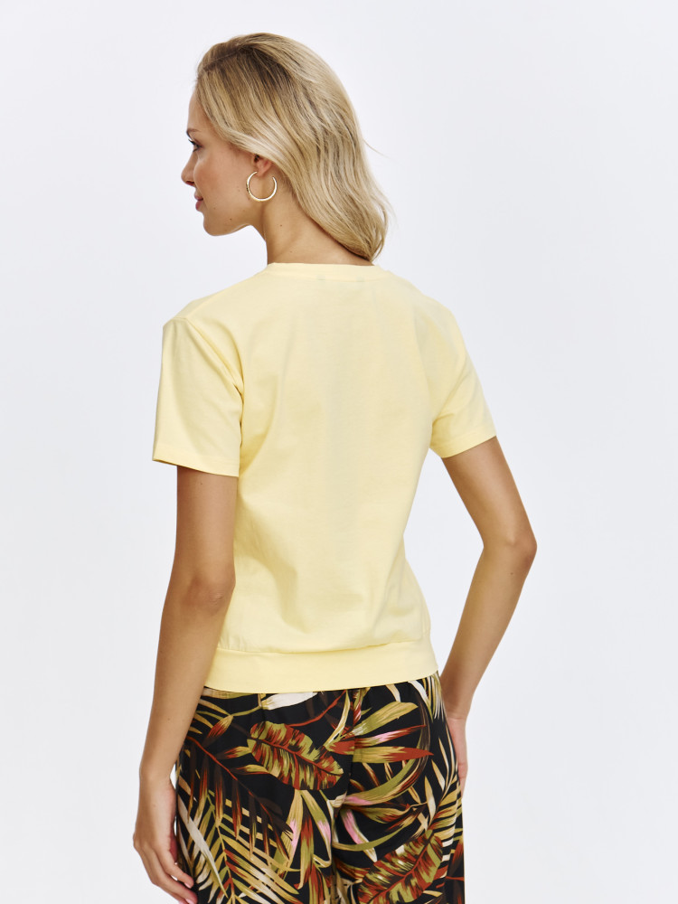 Żółty t-shirt z subtelnym nadrukiem 