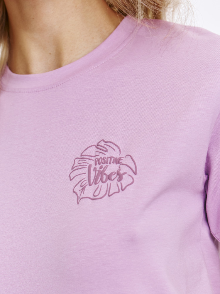 Fioletowy t-shirt z subtelnym nadrukiem  Fioletowy t-shirt z subtelnym nadrukiem