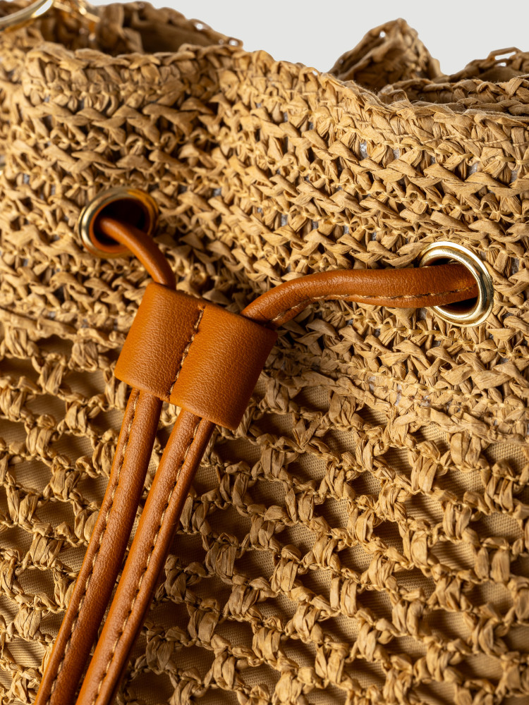 Beżowa torebka typu worek 