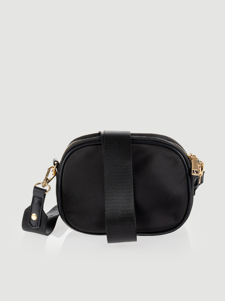 Mała czarna torebka ze złotymi dodatkami 