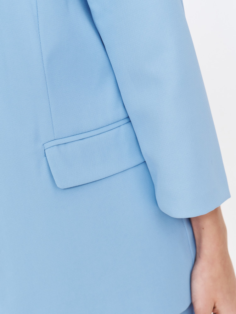 Błękitna marynarka z klapami 