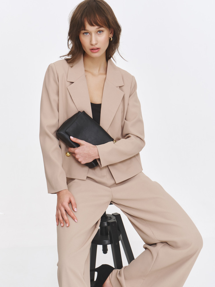 Beżowy dwurzędowy żakiet 