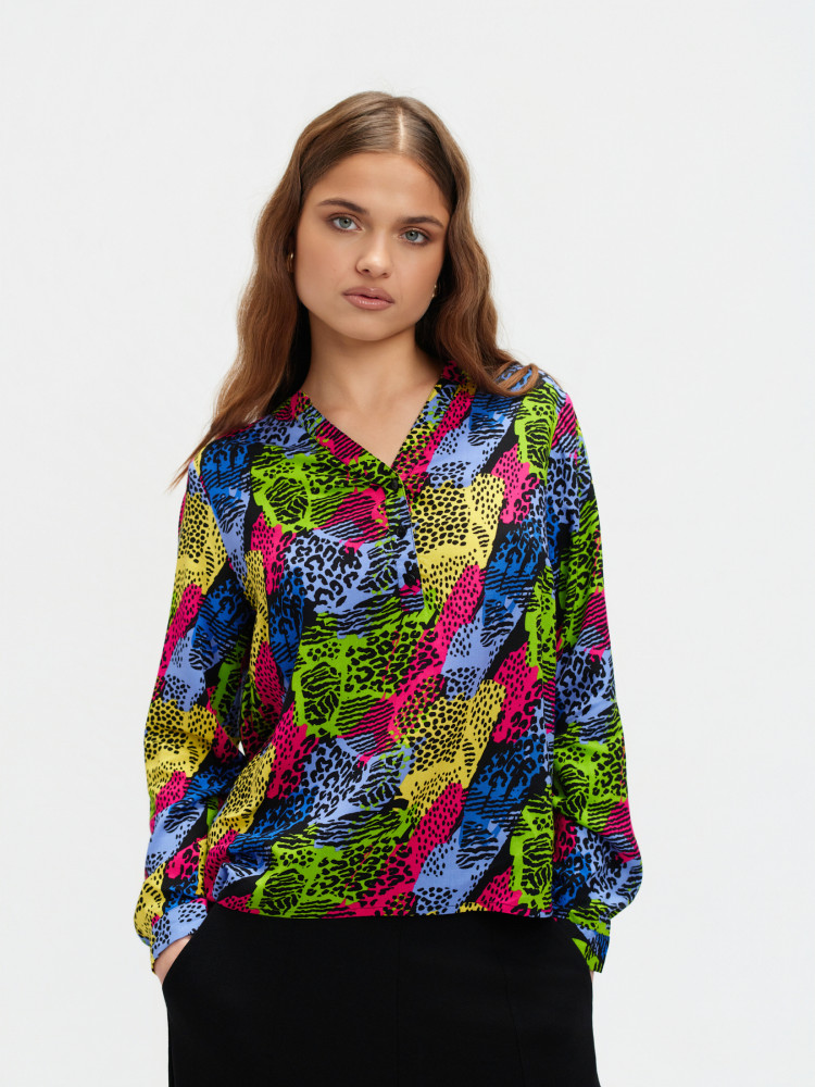 Multikolorowa bluzka z printem 