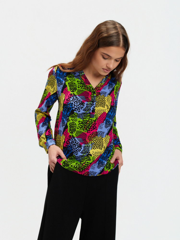 Multikolorowa bluzka z printem 