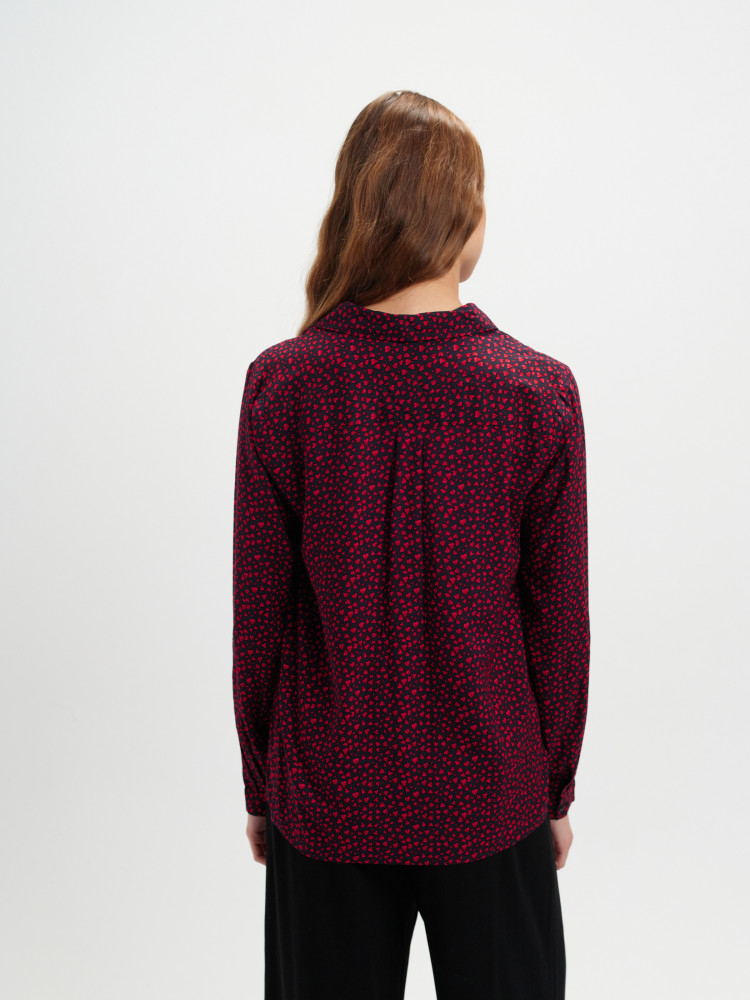 Czerwona koszula z nadrukiem 