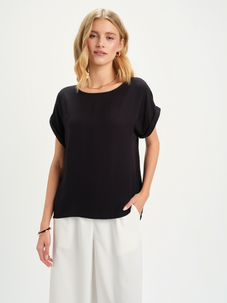 Czarna bluzka z wydłużonym tyłem