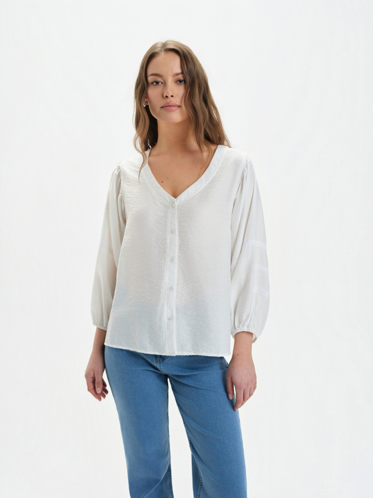 Biała bluzka z bufiastymi rękawami 