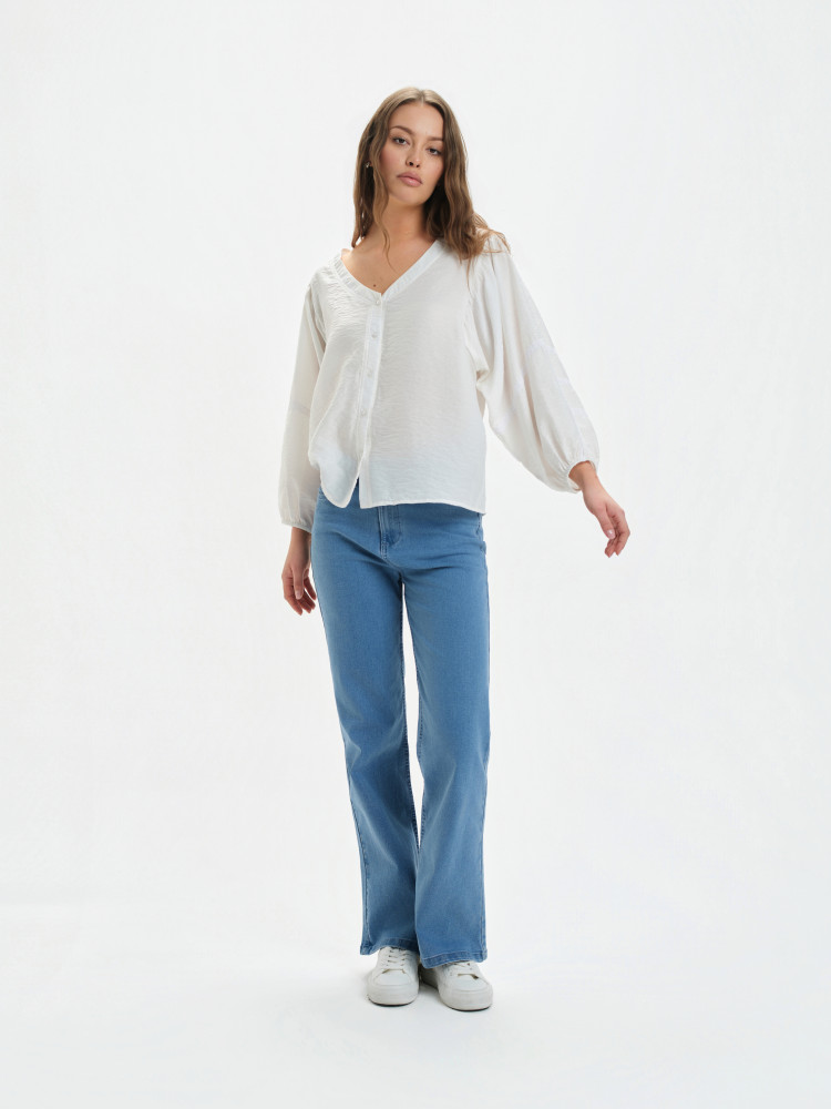 Biała bluzka z bufiastymi rękawami 