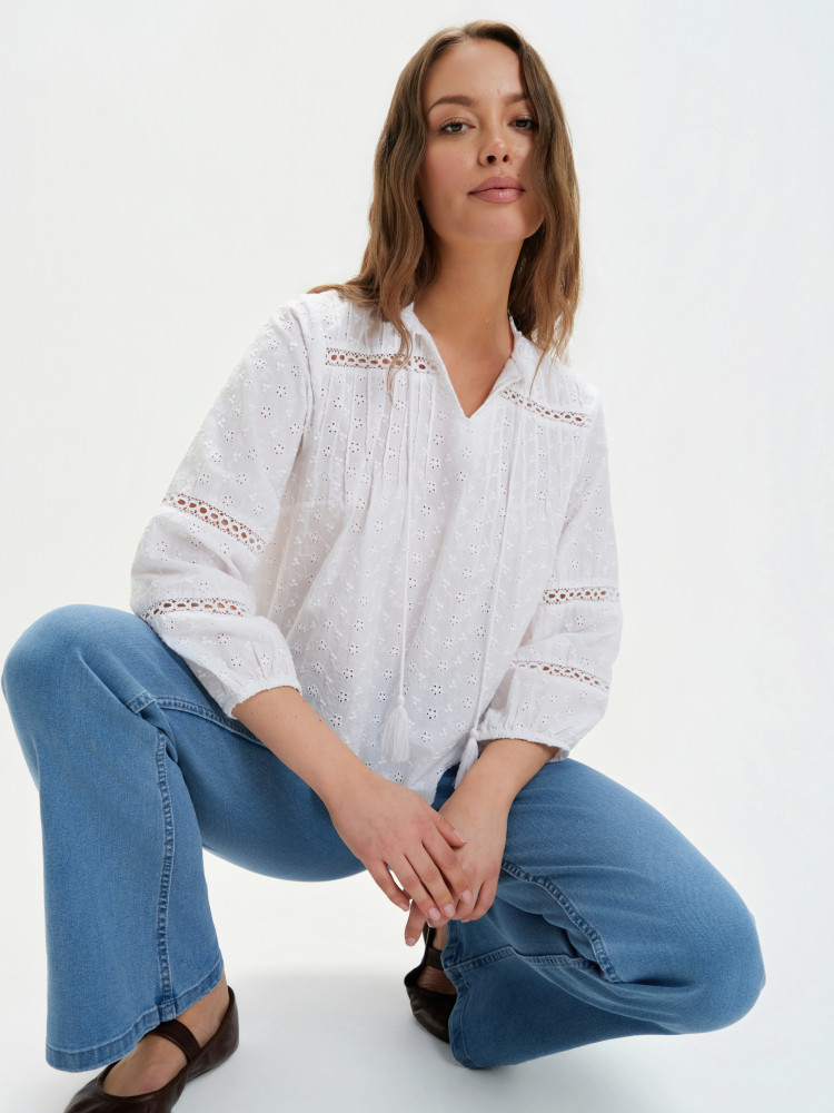 Bluzka z ażurowym haftem