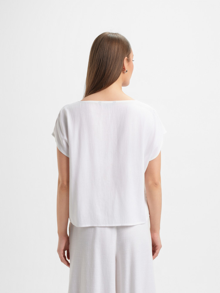 Zwiewna biała bluzka