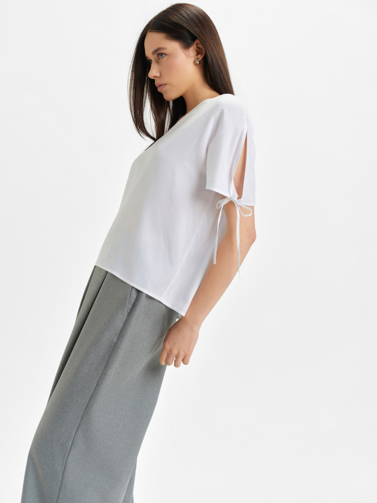 Bluzka z wiązaniem na rękawach 