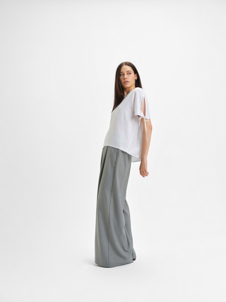 Bluzka z wiązaniem na rękawach 