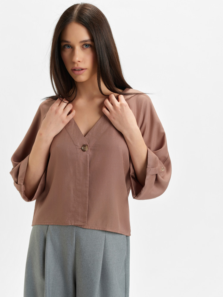 Beżowa luźna bluzka z guzikiem 