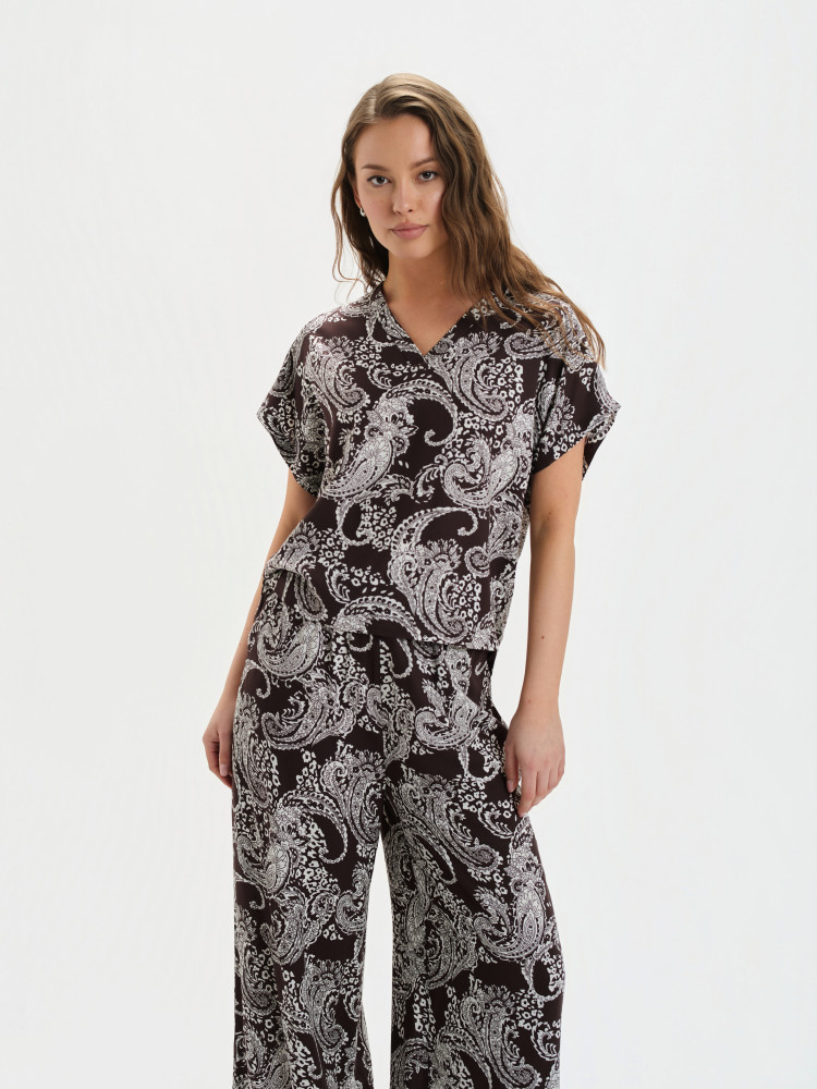 Brązowa bluzka z nadrukiem 