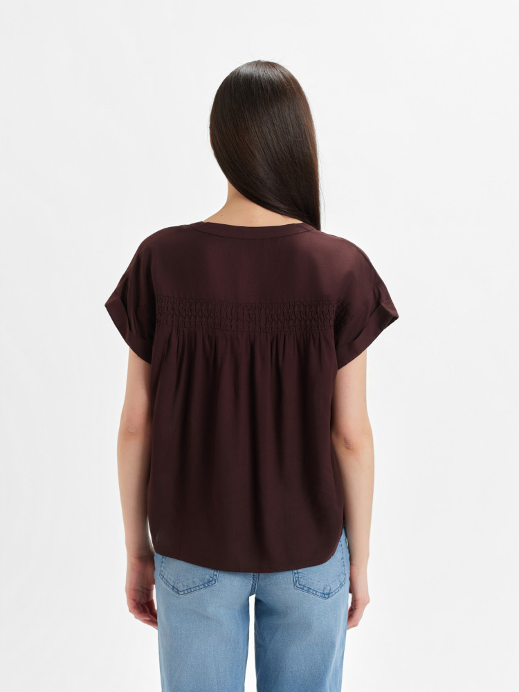 Ciemnobrązowa bluzka z dekoltem v-neck 