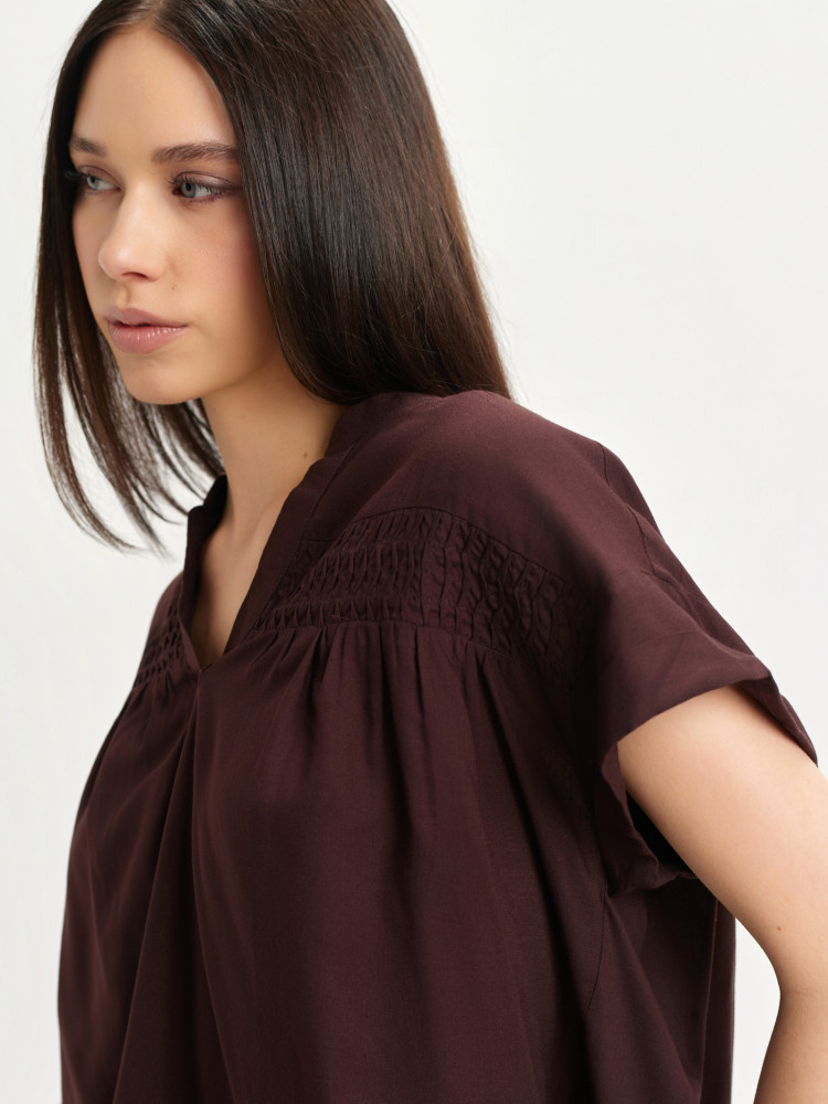 Ciemnobrązowa bluzka z dekoltem v-neck 