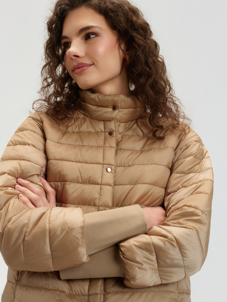 Beżowa kurtka z pikowaniem 