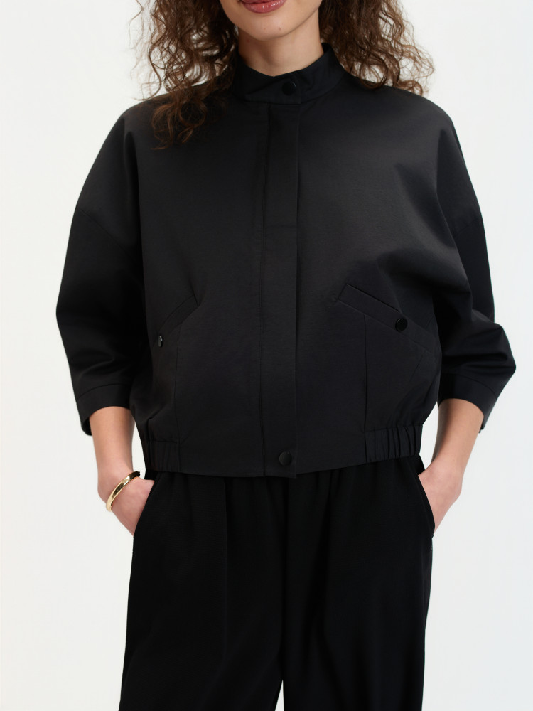 Czarna kurtka bomberka 