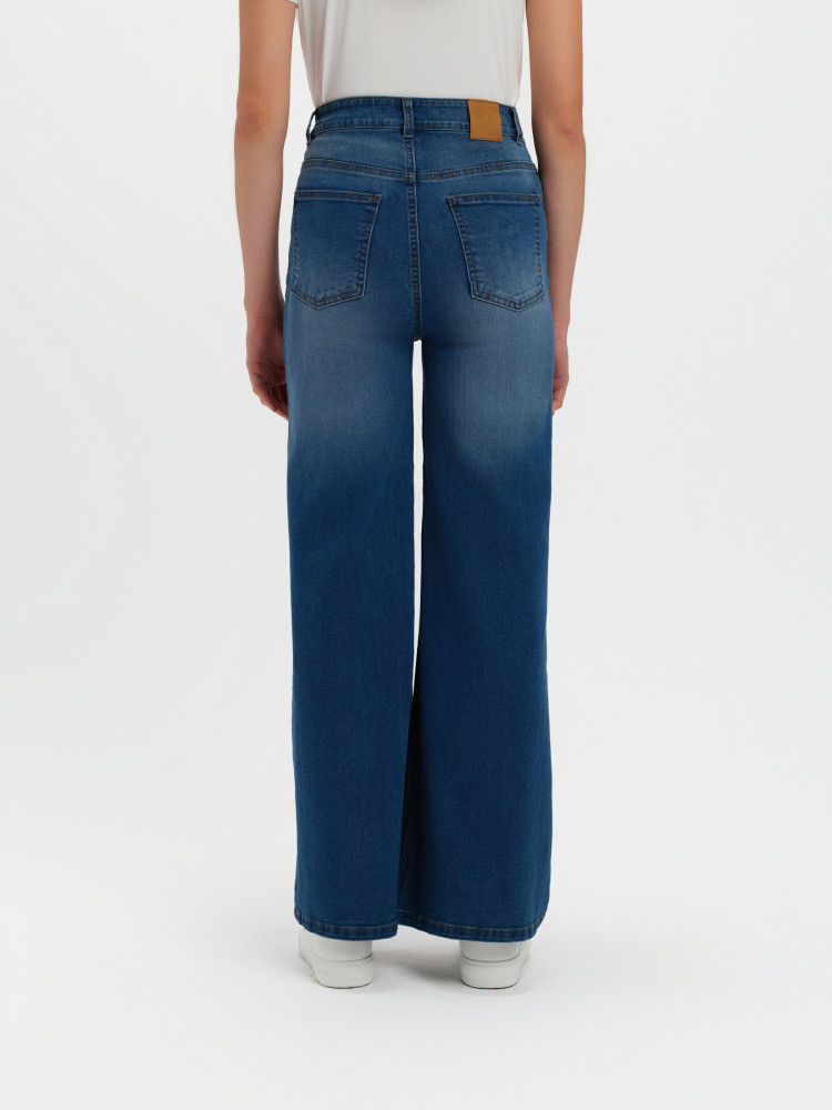 Granatowe jeansy wide leg z przetarciami 