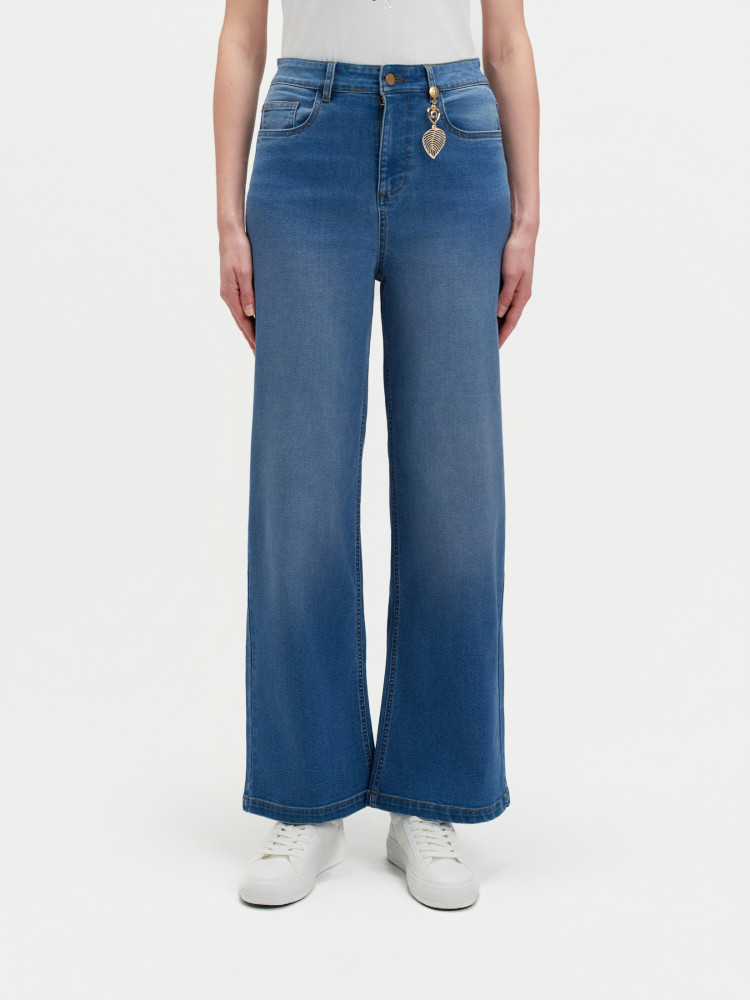Jeansy wide leg z aplikacją 