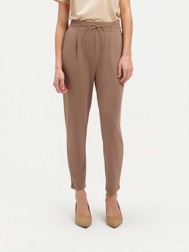 Beżowe spodnie jogger 