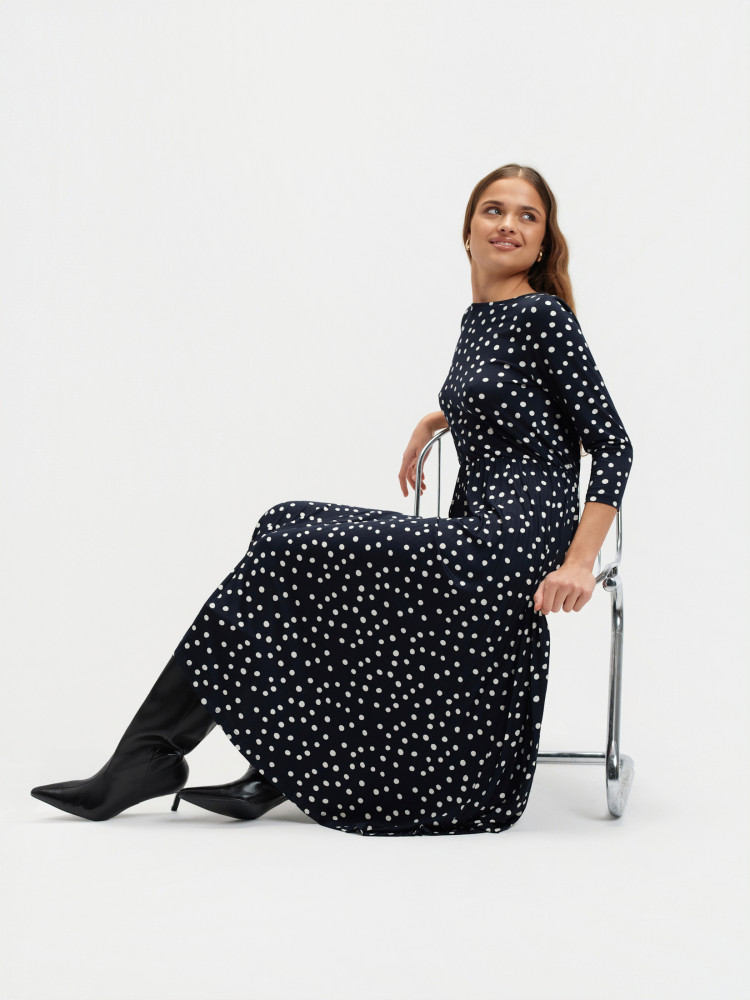 Granatowa sukienka z plisowanym dołem 