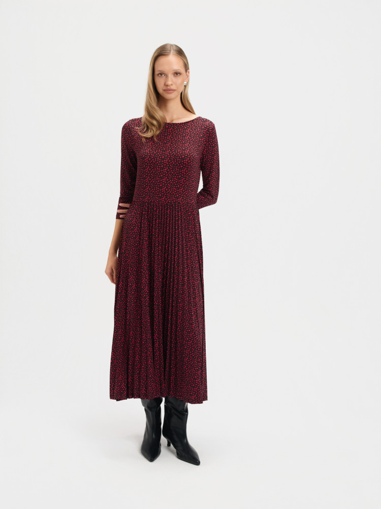 Wzorzysta sukienka z plisowanym dołem 