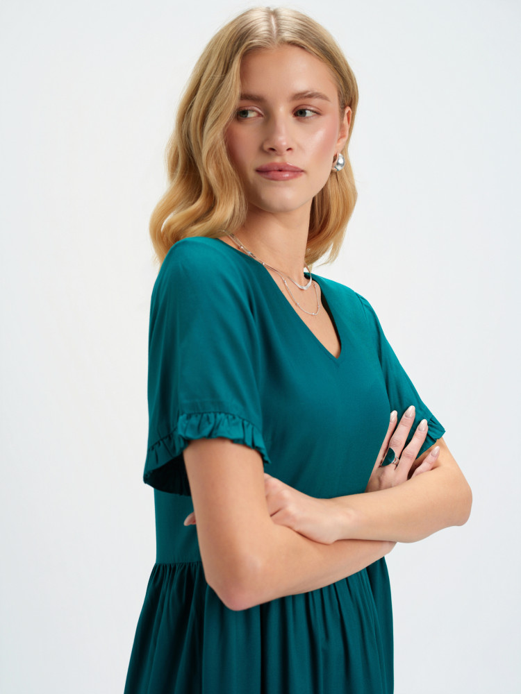 Turkusowa sukienka z krótkim rękawem 