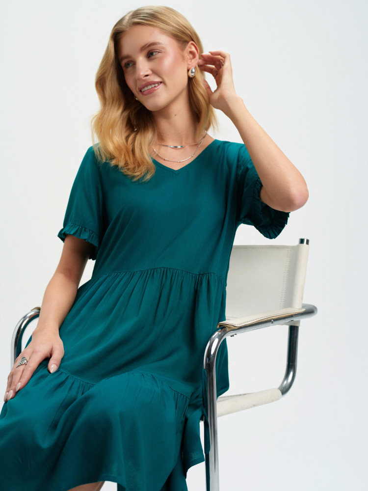 Turkusowa sukienka z krótkim rękawem 