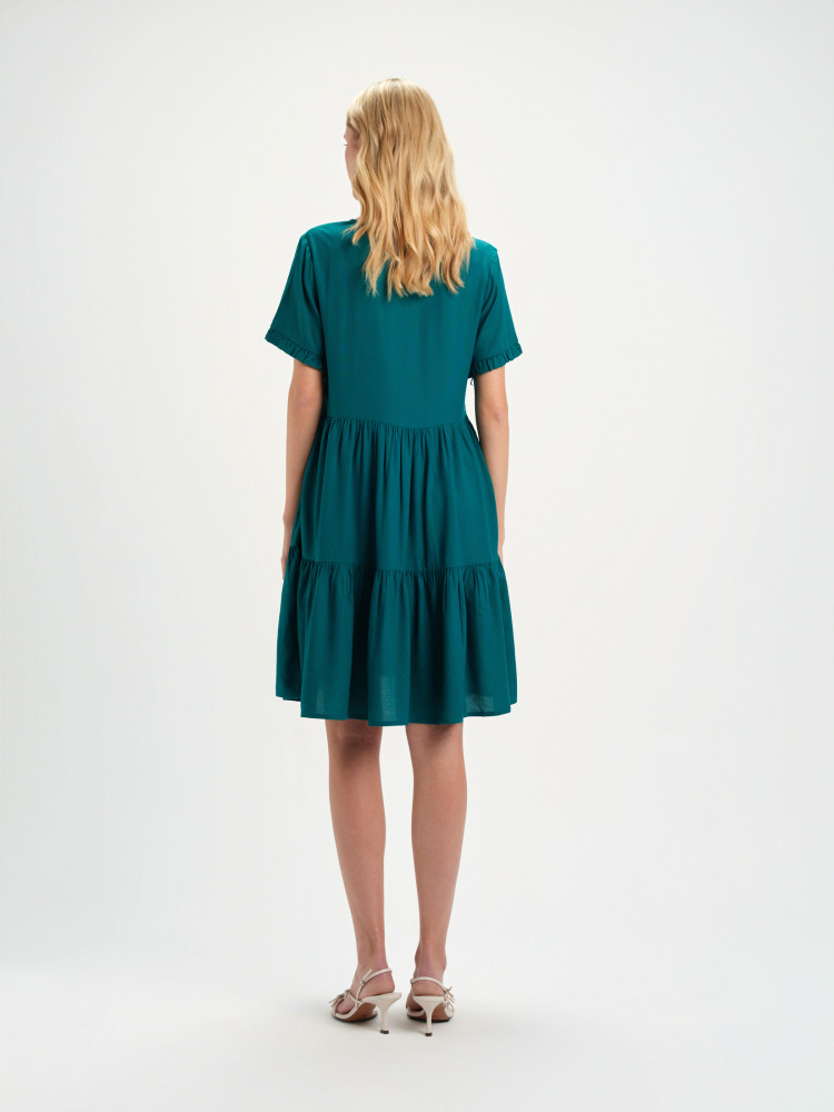 Turkusowa sukienka z krótkim rękawem 