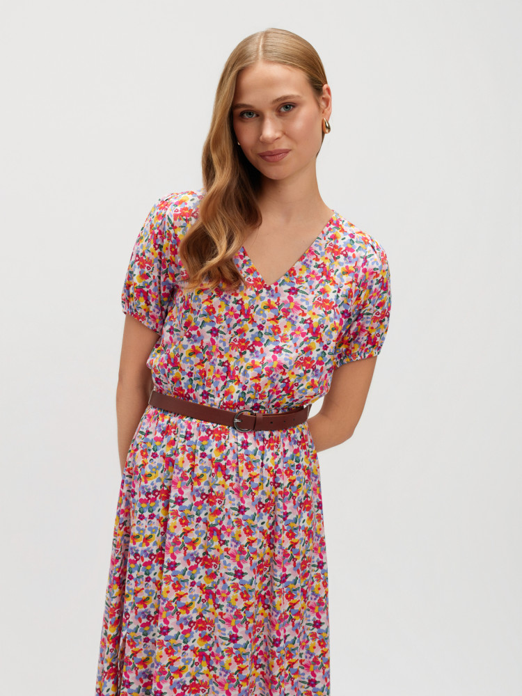 Zwiewna sukienka z printem w kwiaty 