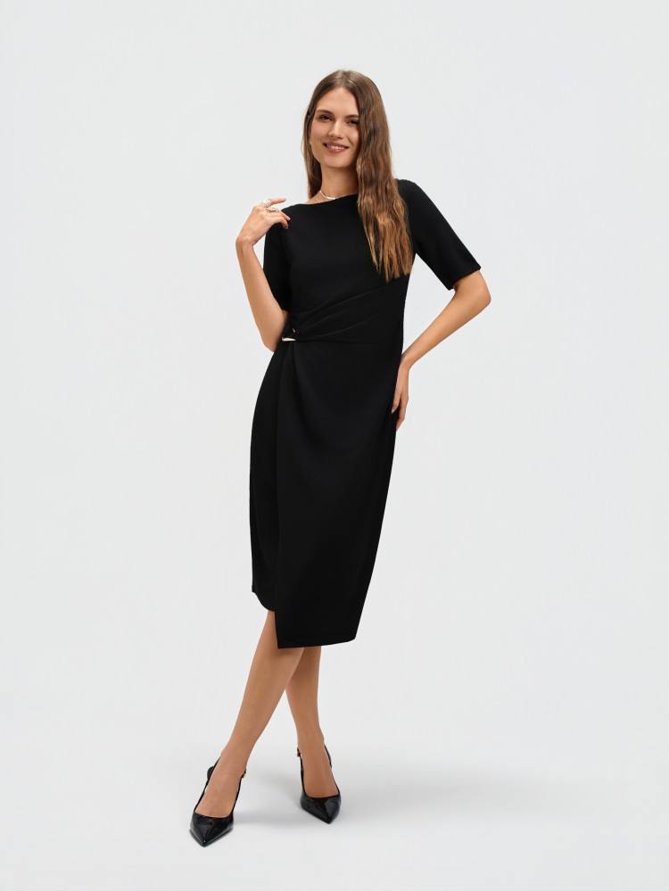 Czarna sukienka z węzłem 