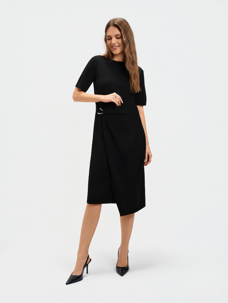 Czarna sukienka z węzłem 