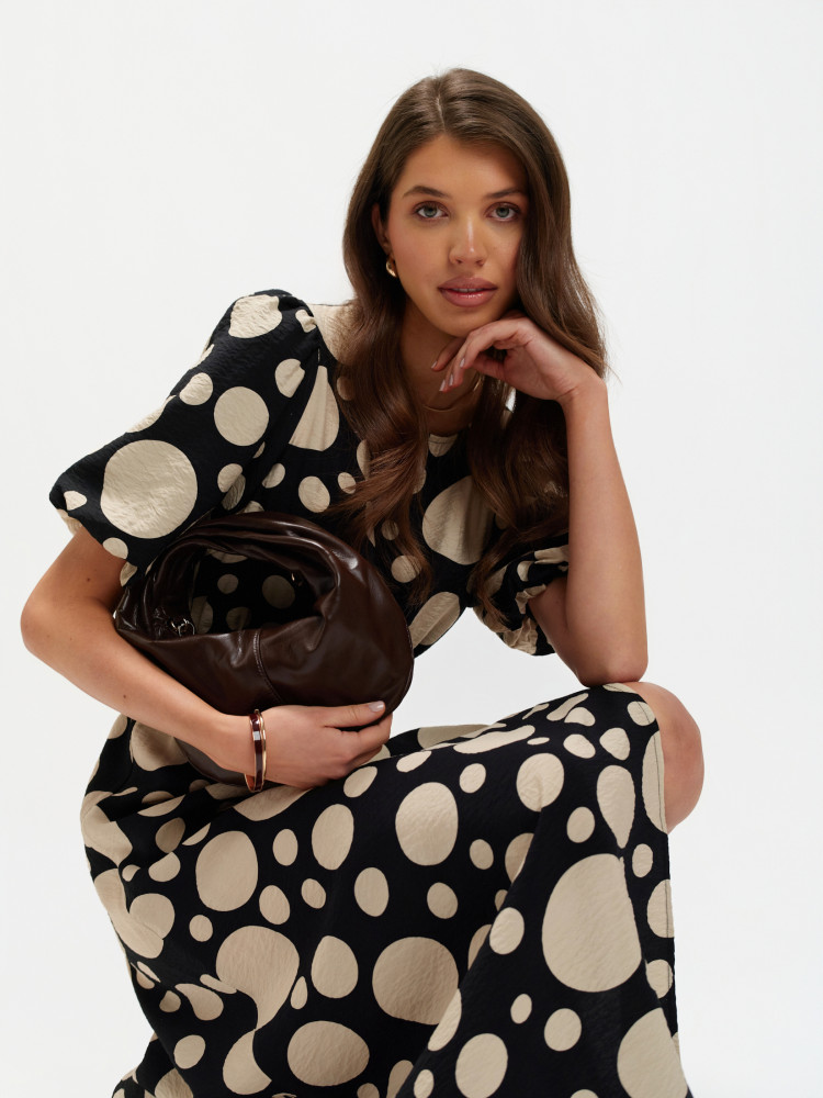 Sukienka maxi z printem w grochy 