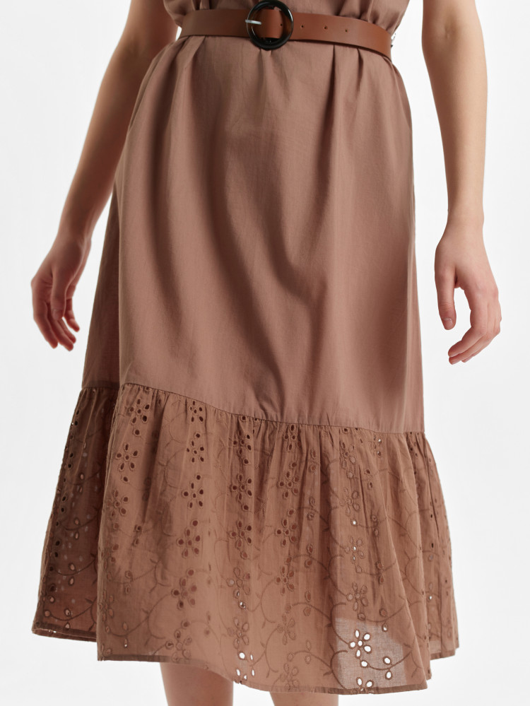 Beżowa sukienka z angielskim haftem 