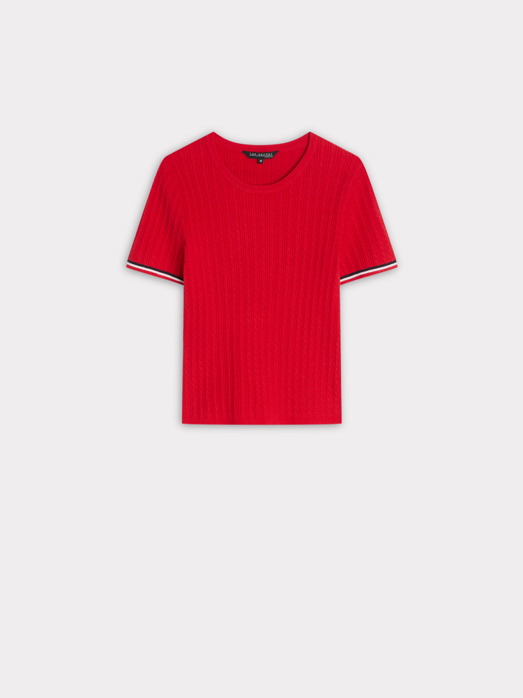 Czerwony sweter ze splotem 