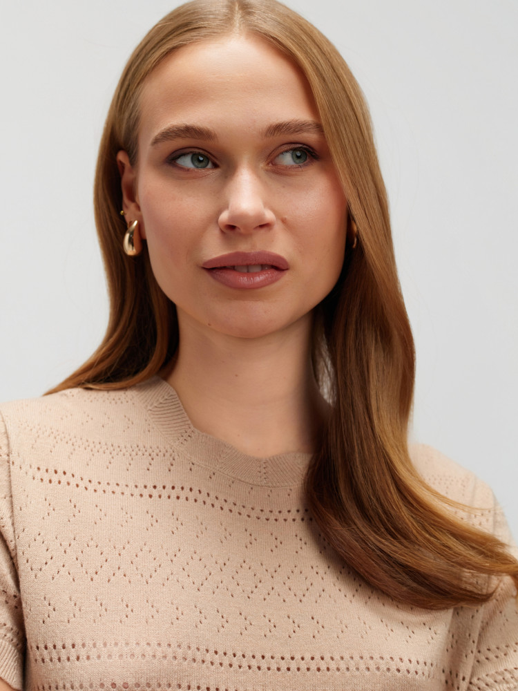 Sweter z ażurowym haftem beż