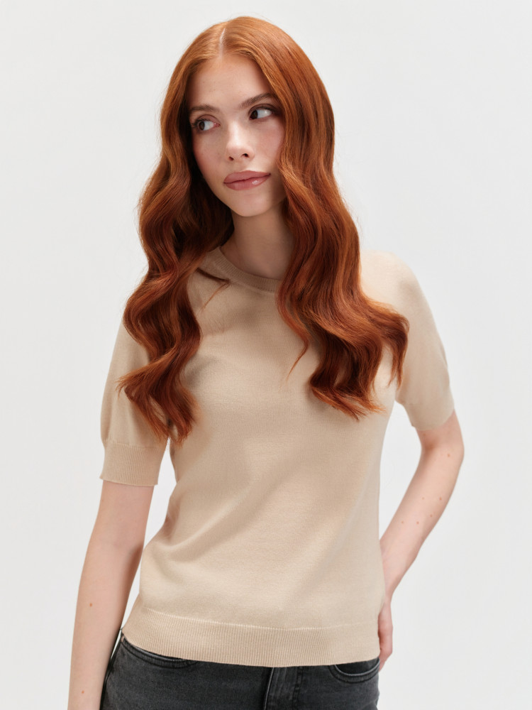 Beżowy dopasowany sweter krótki rękaw 