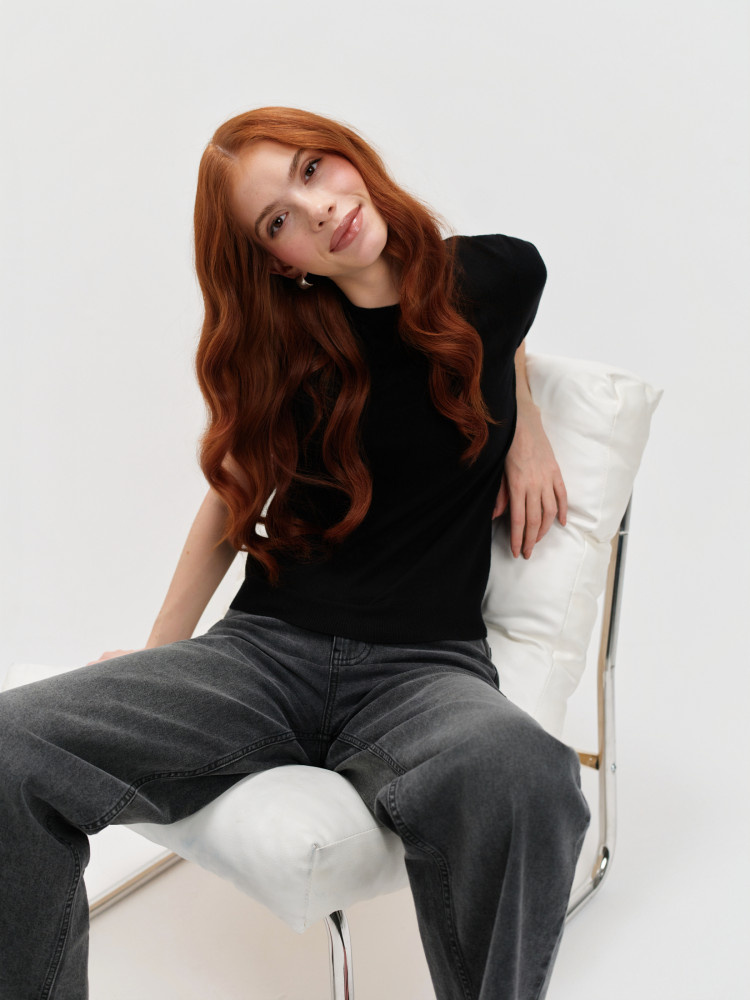 Dopasowany sweter krótki rękaw 