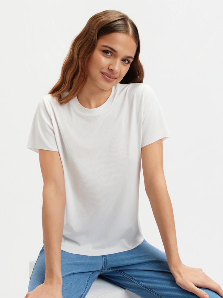 Prążkowany biały t-shirt 