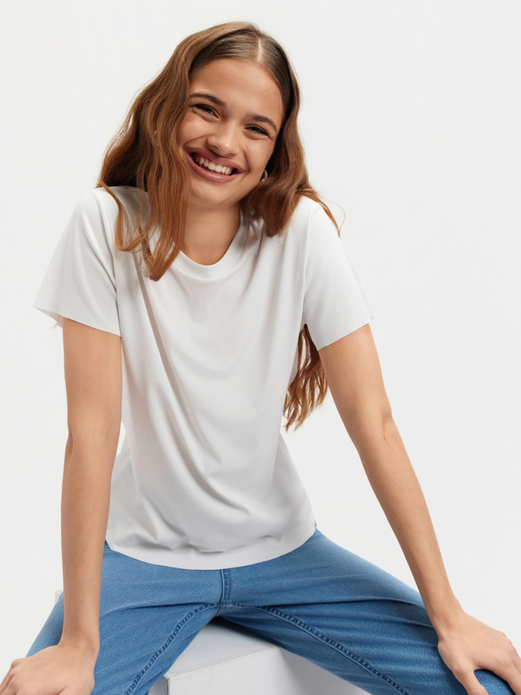 Prążkowany biały t-shirt 