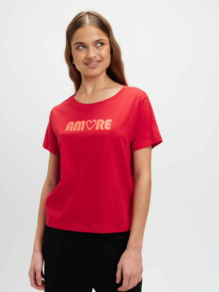 Czerwony top z napisem 